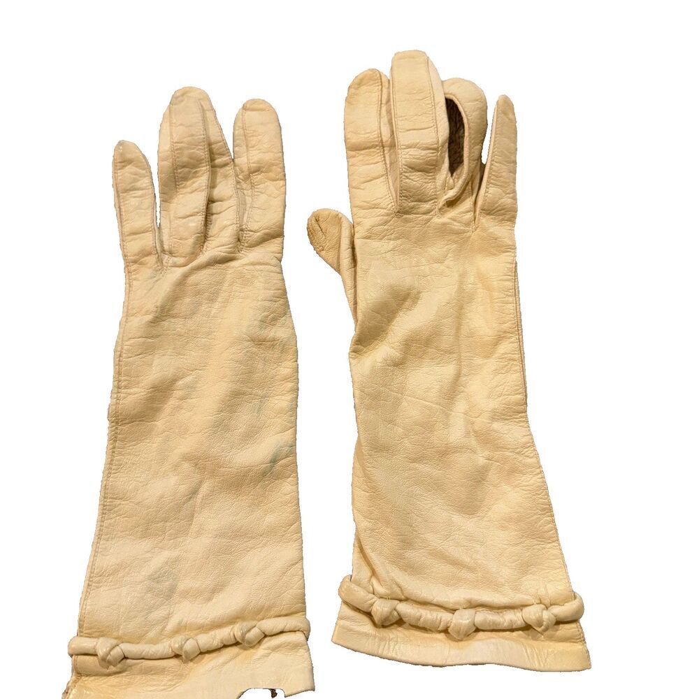 Vintage 1960s 70s Cream Leather Women’s Gloves Silk Lining XS / Small Mid Length